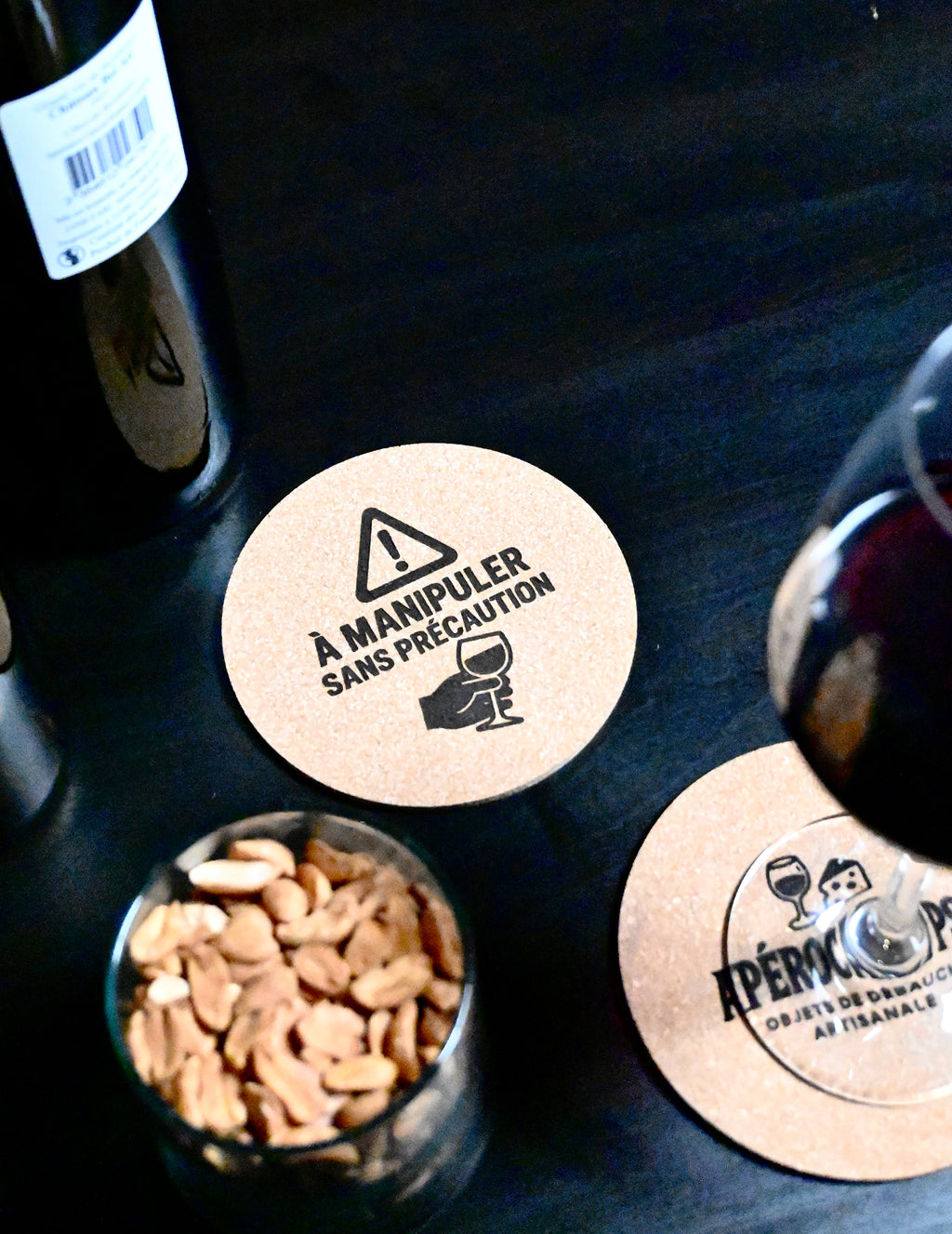 DESSOUS VERRE - À MANIPULER SANS PRÉCAUTION