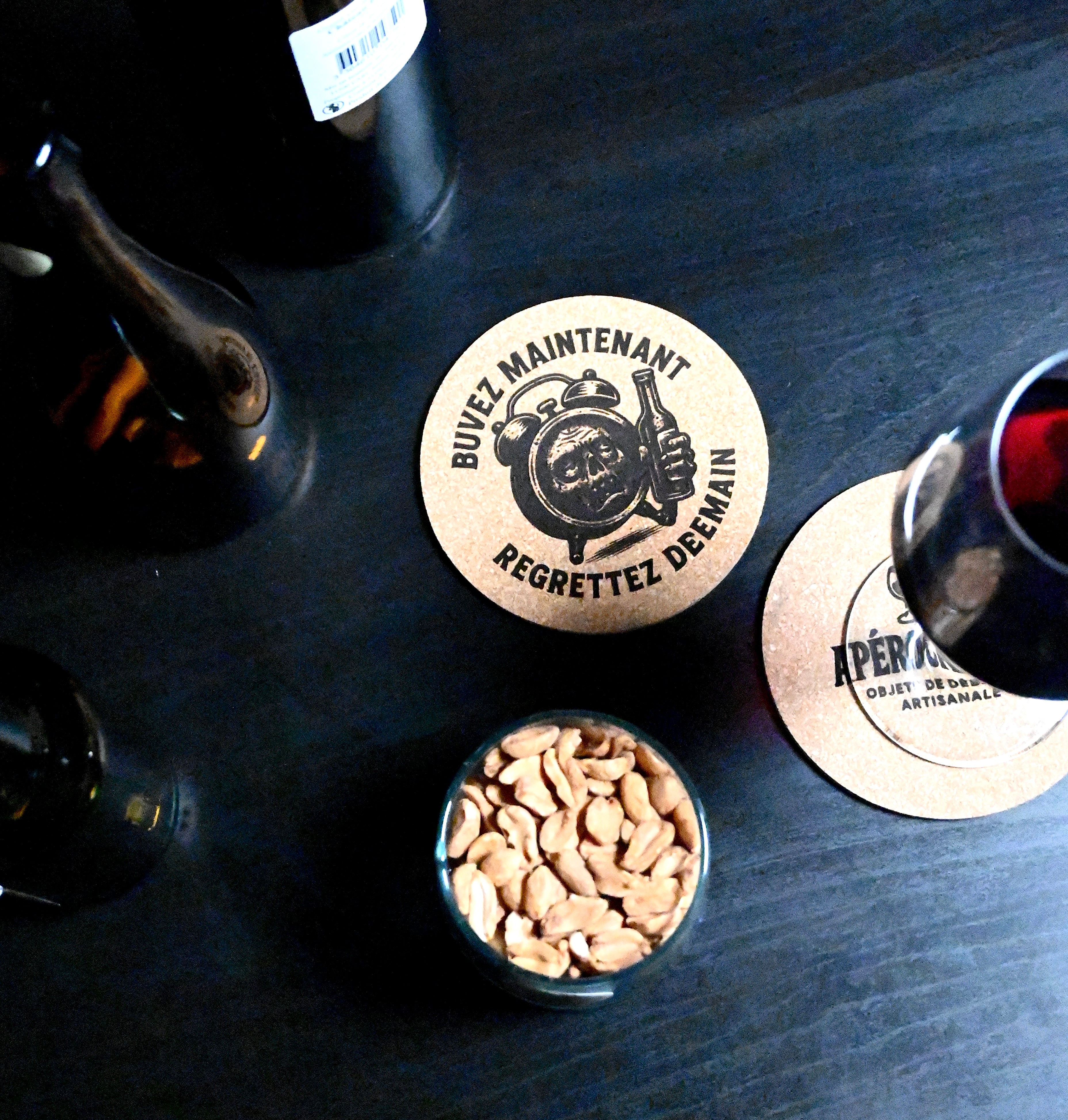 DESSOUS DE VERRE - BUVEZ MAINTENANT, REGRETTEZ DEMAIN