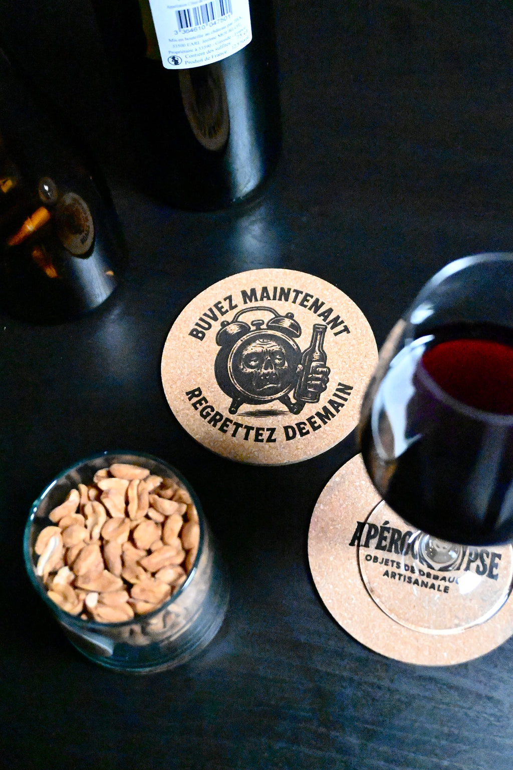 DESSOUS DE VERRE - BUVEZ MAINTENANT, REGRETTEZ DEMAIN