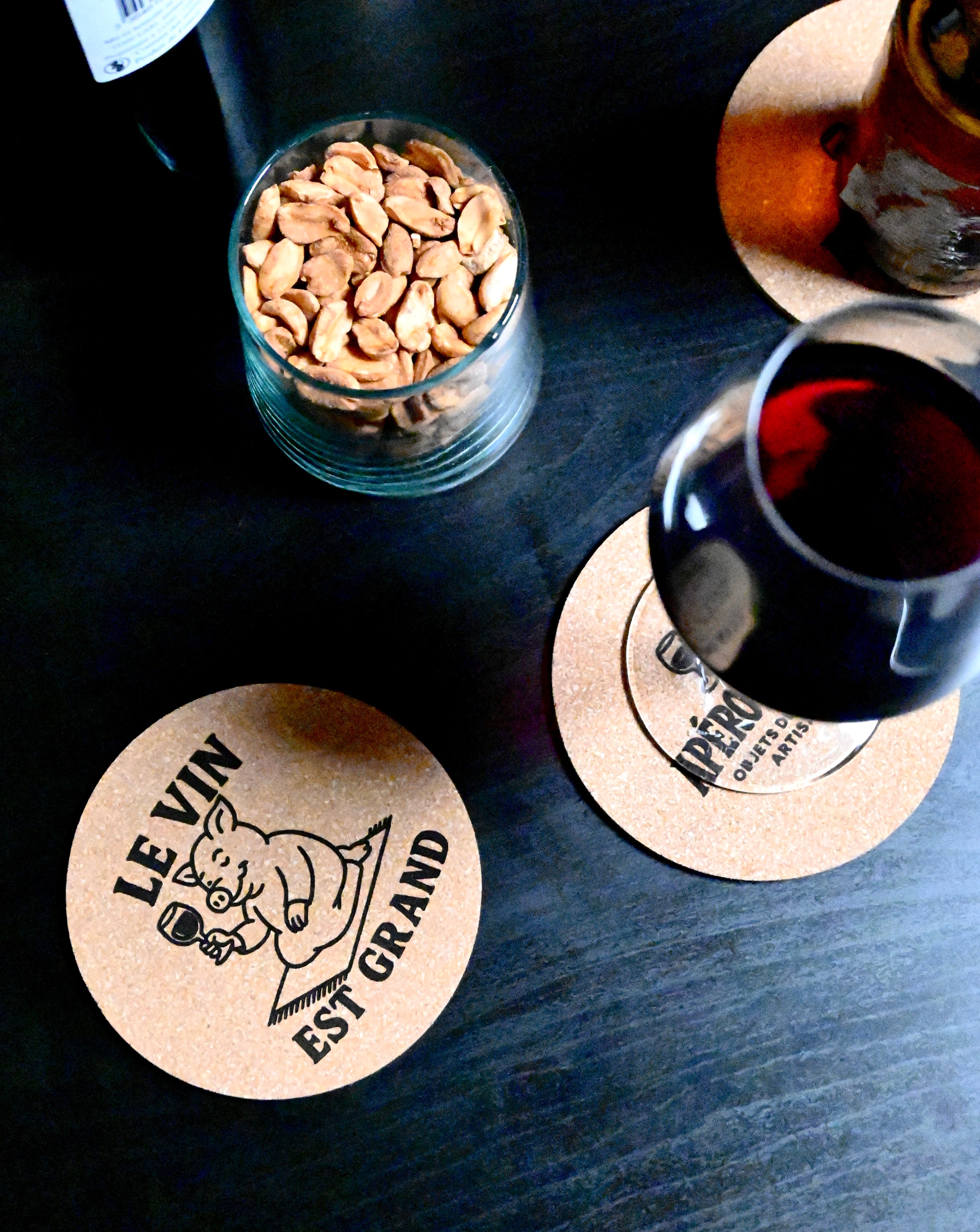 DESSOUS DE VERRE - LE VIN EST GRAND