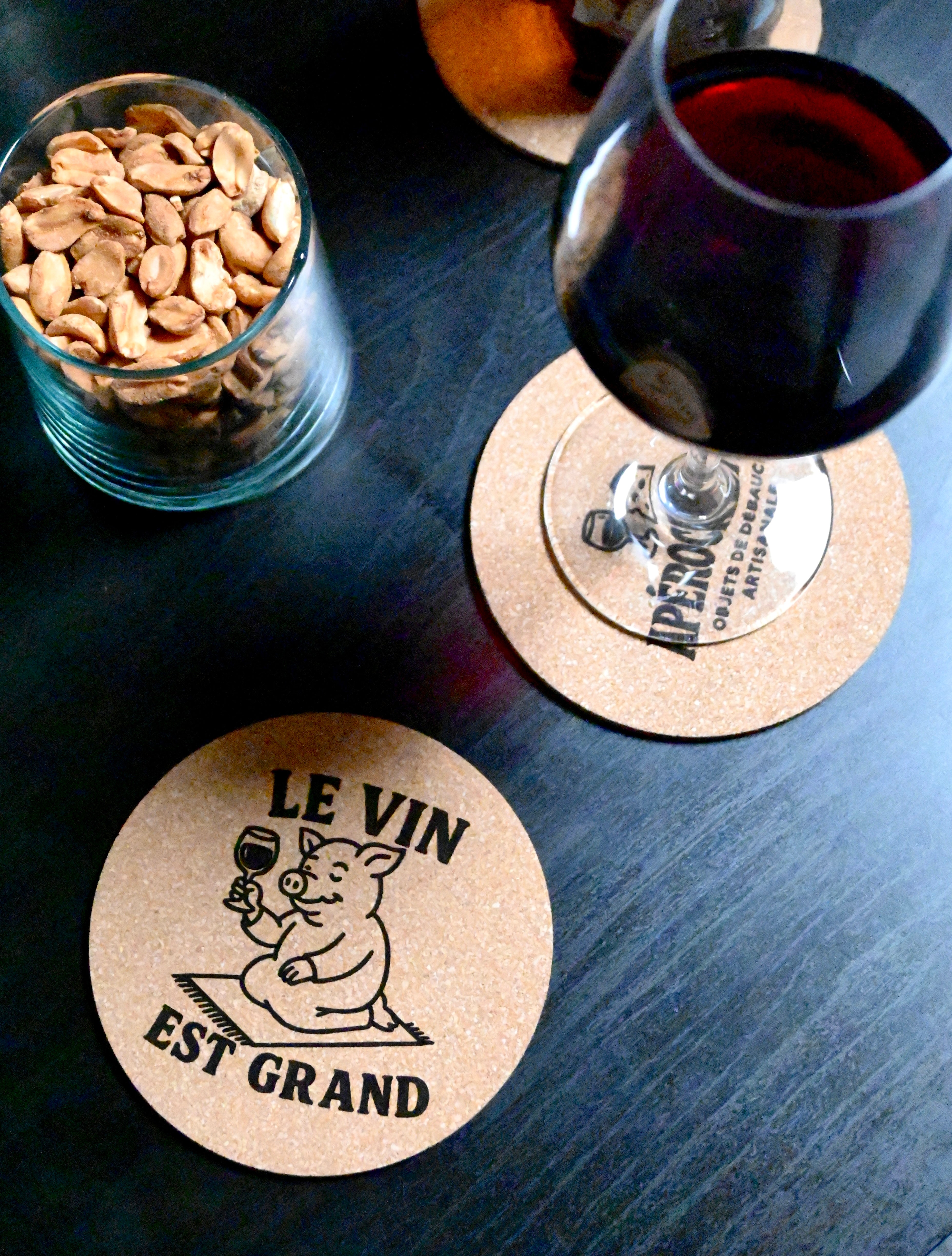 DESSOUS DE VERRE - LE VIN EST GRAND