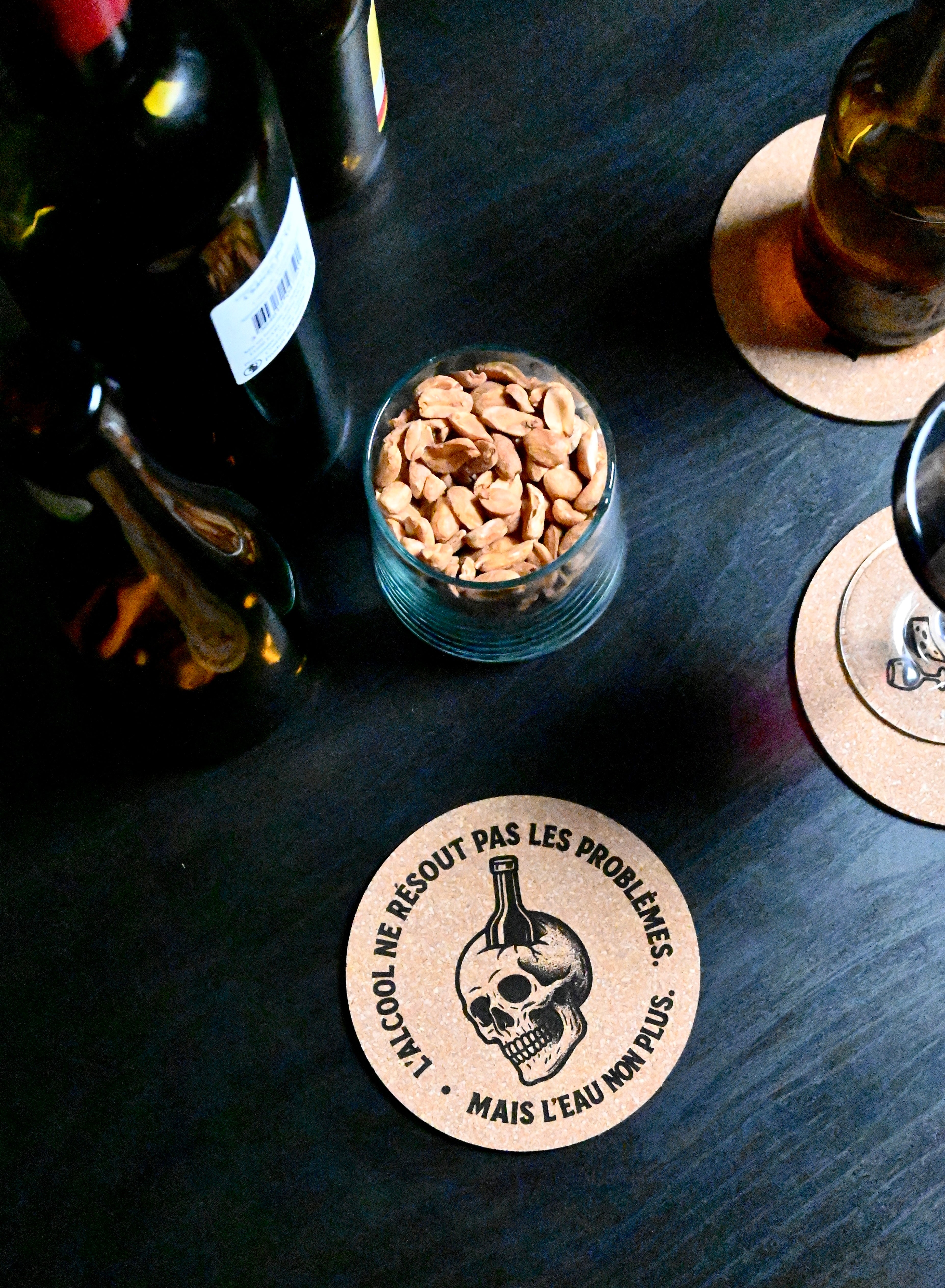 DESSOUS DE VERRE - L'ALCOOL NE RÉSOUT PAS