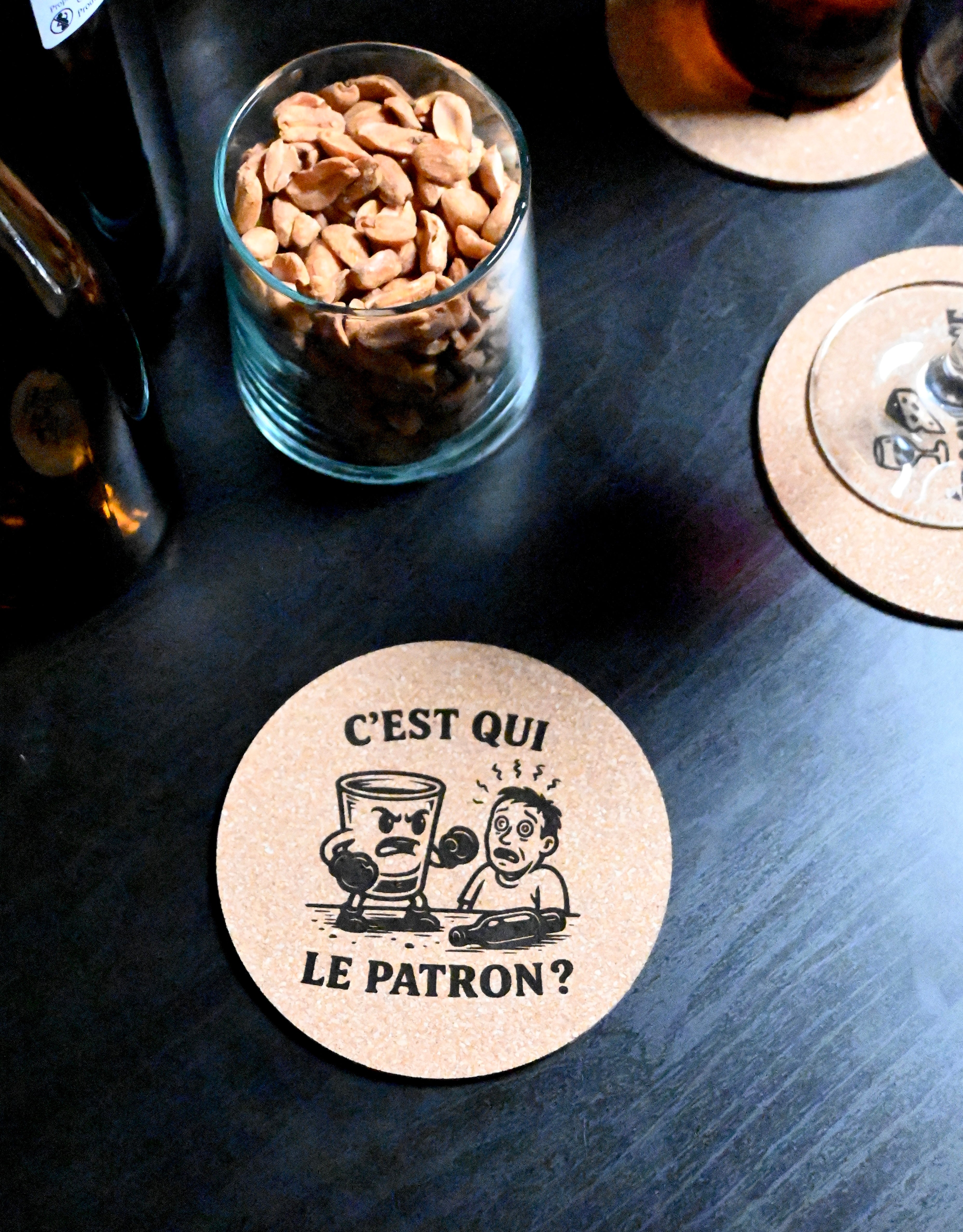 DESSOUS DE VERRE - C'EST QUI LE PATRON ?