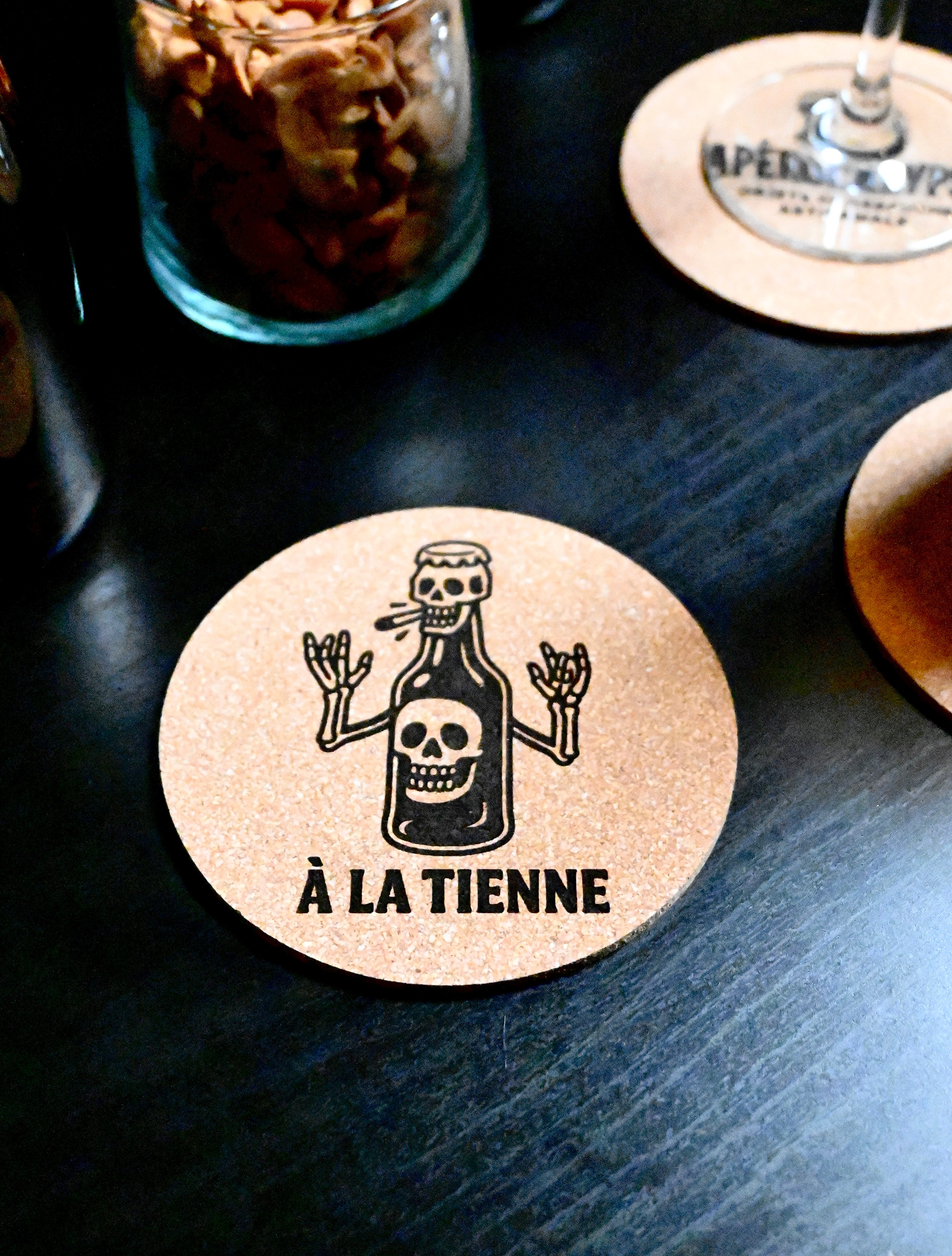 DESSOUS DE VERRE - À LA TIENNE