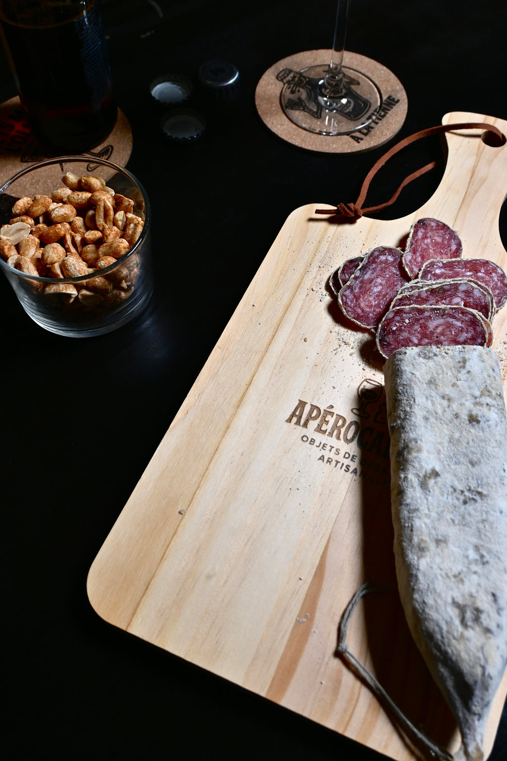 PLANCHE À DÉCOUPER - MANGE MES M*RTS