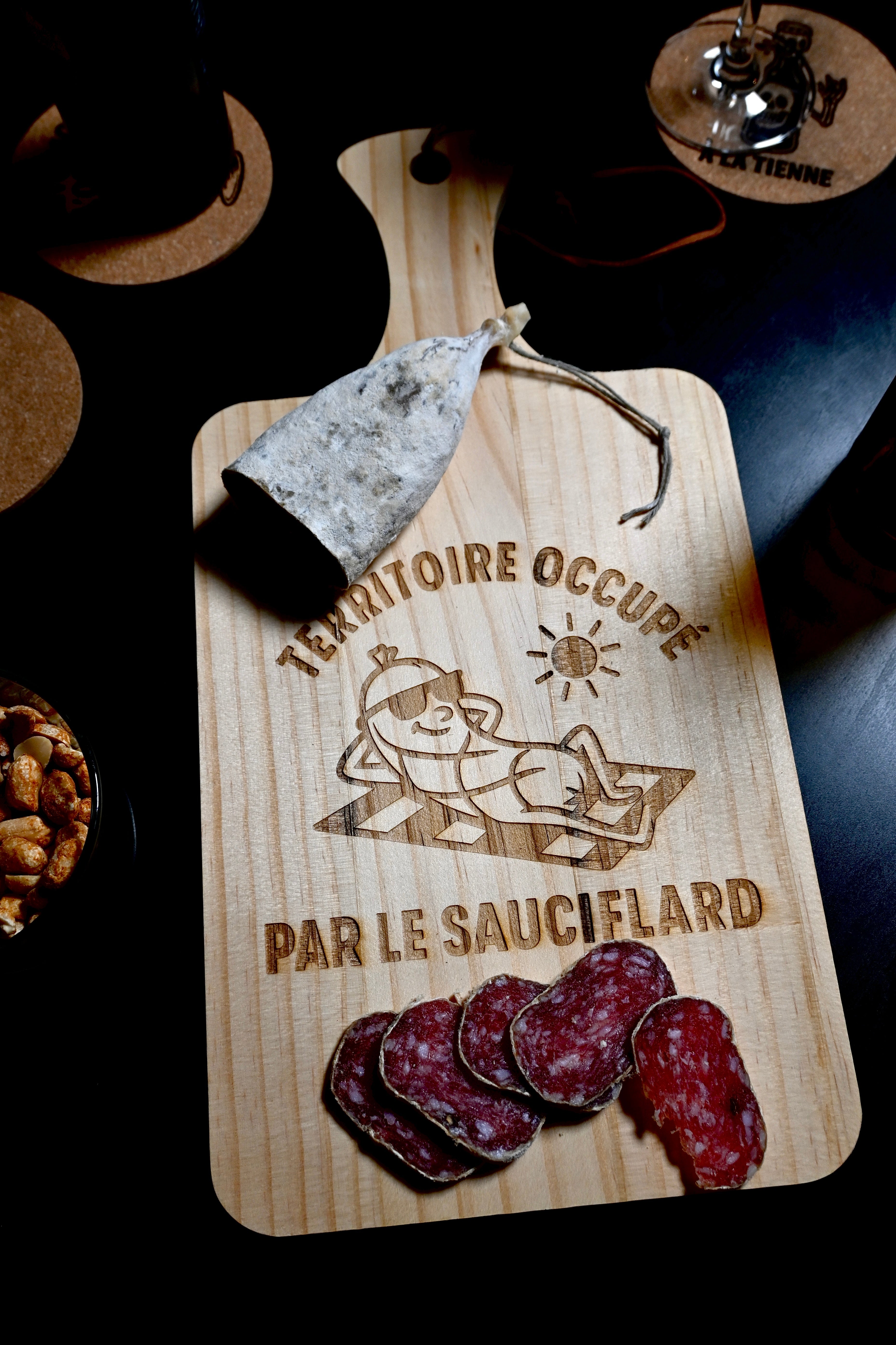 PLANCHE À DÉCOUPER - TERRITOIRE OCCUPÉ