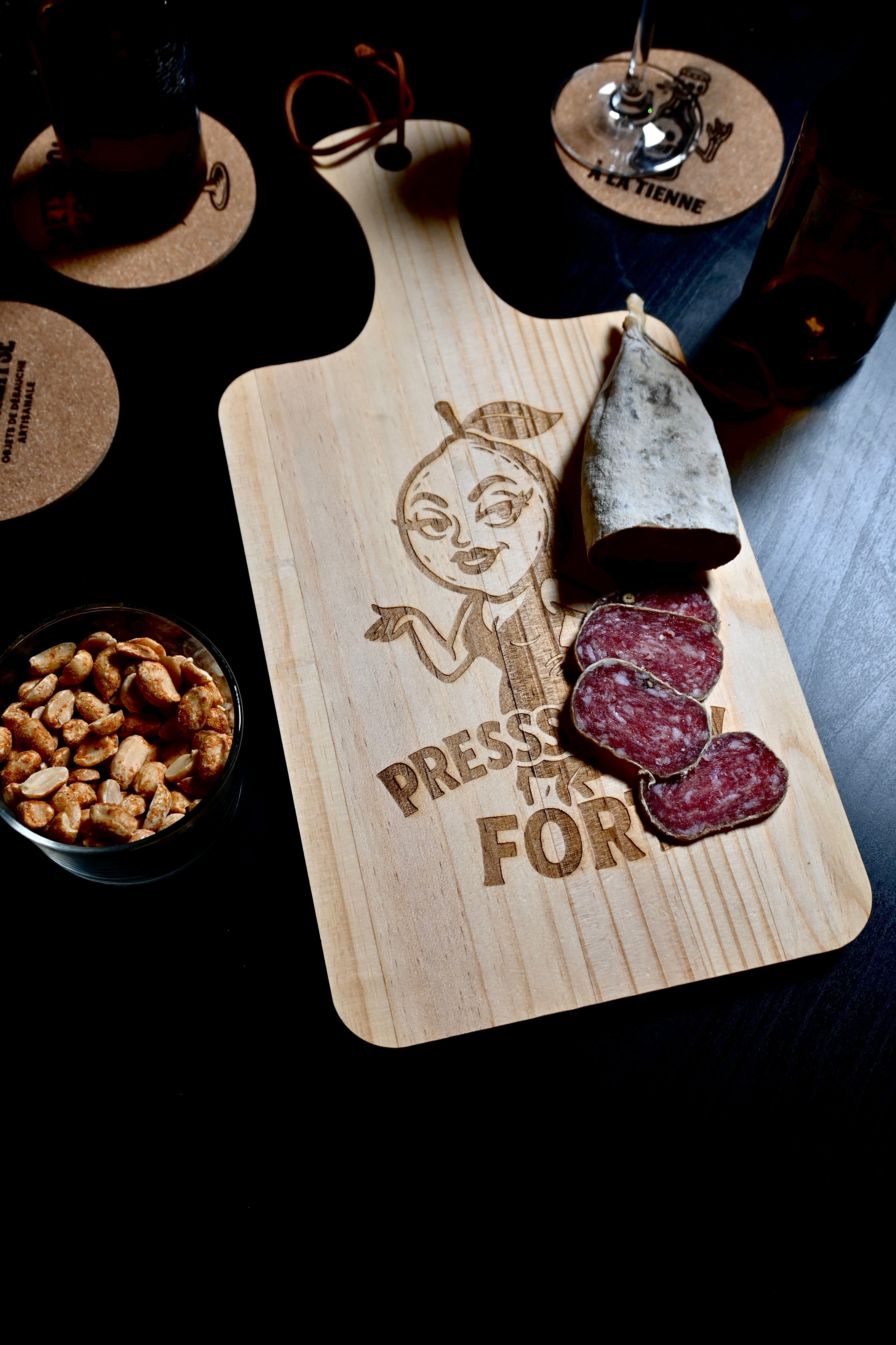 PLANCHE À DÉCOUPER - PRESSE MOI FORT