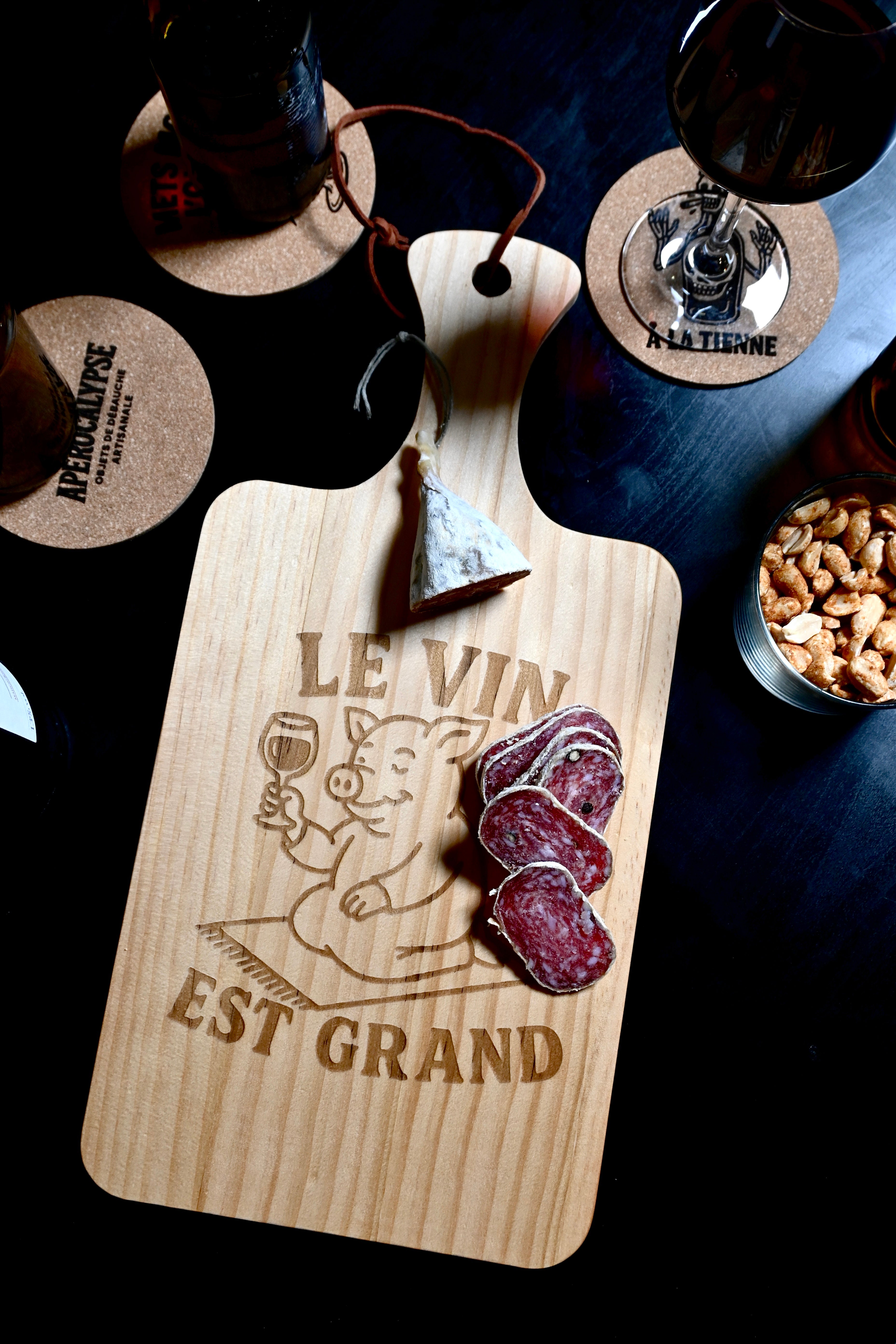 PLANCHE À DÉCOUPER  - LE VIN EST GRAND