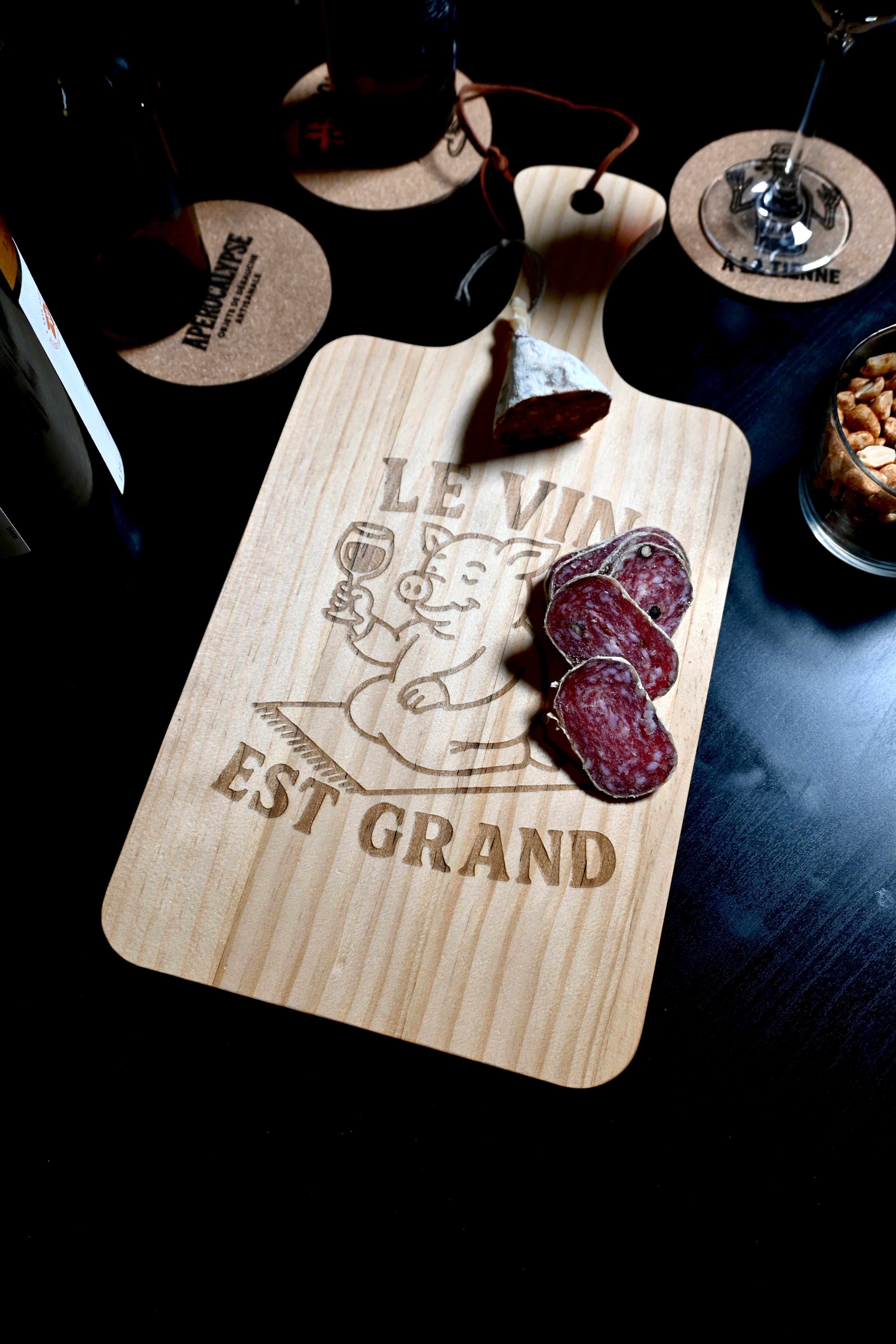 PLANCHE À DÉCOUPER  - LE VIN EST GRAND